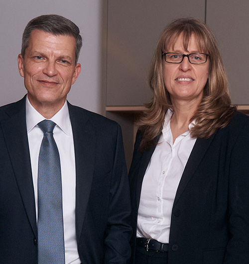 Portrait Lars Hansen und Frau Kathrin Müller in Kanzlei